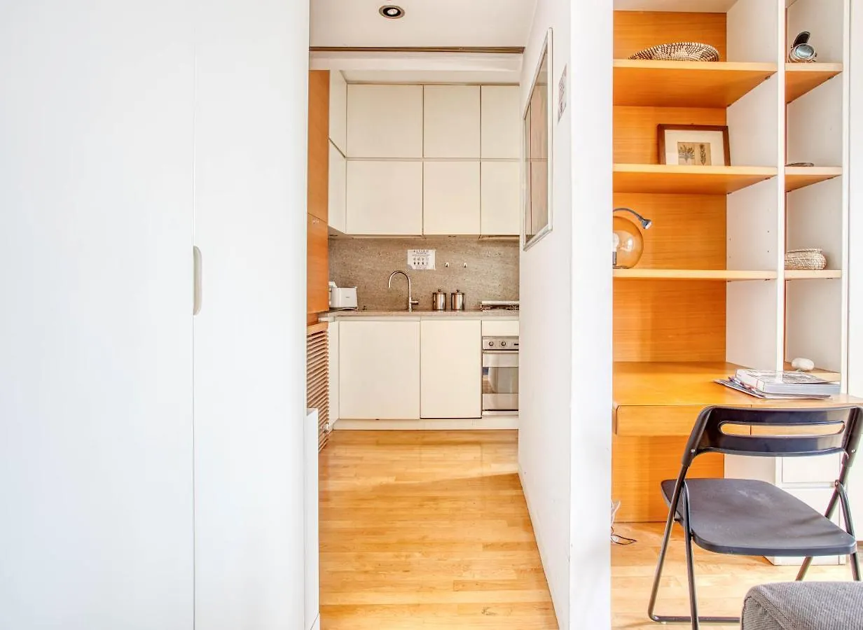 Joivy Vibrant Studio With Balcony Милан Апартаменты