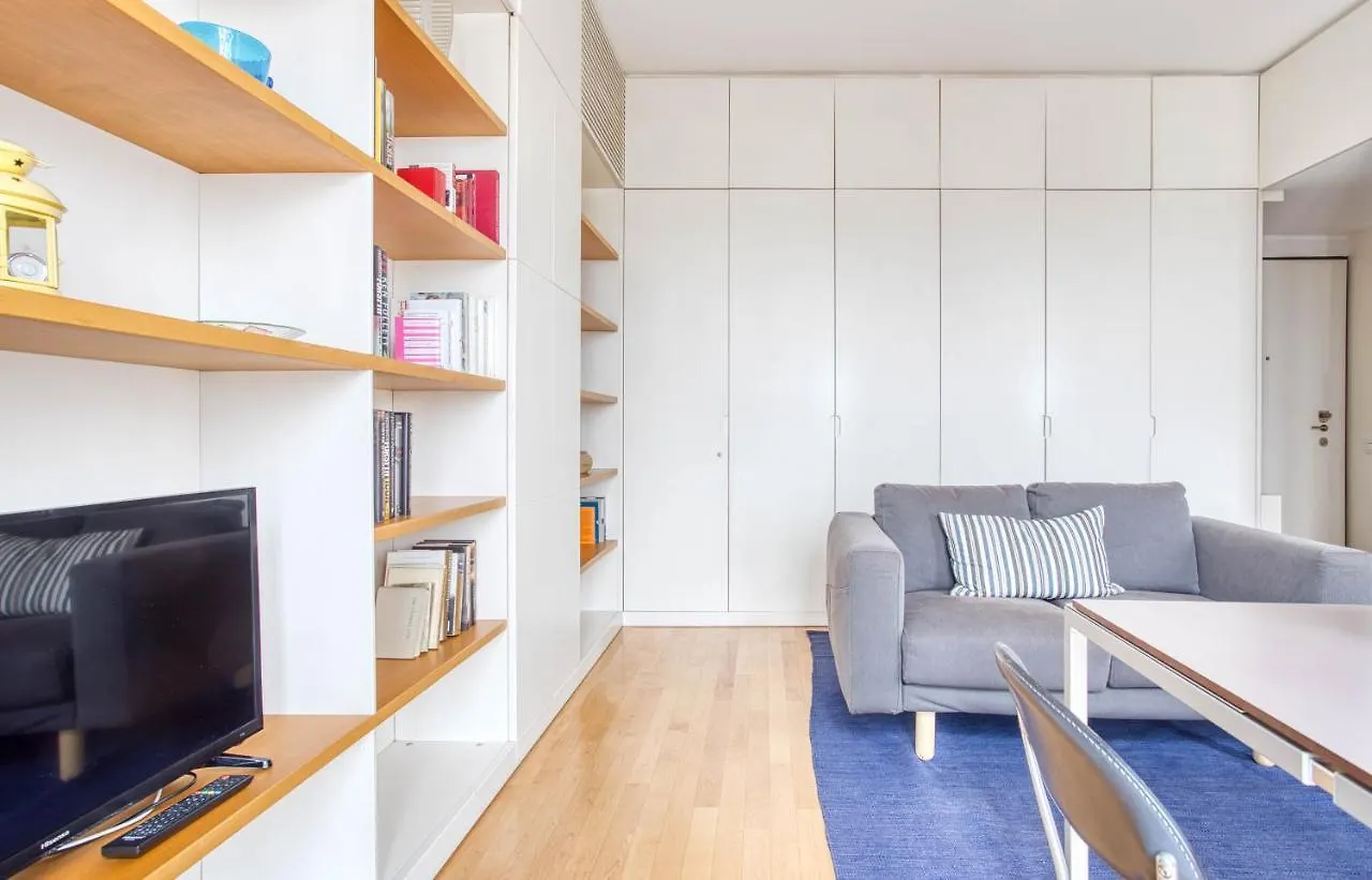 Joivy Vibrant Studio With Balcony Milano
