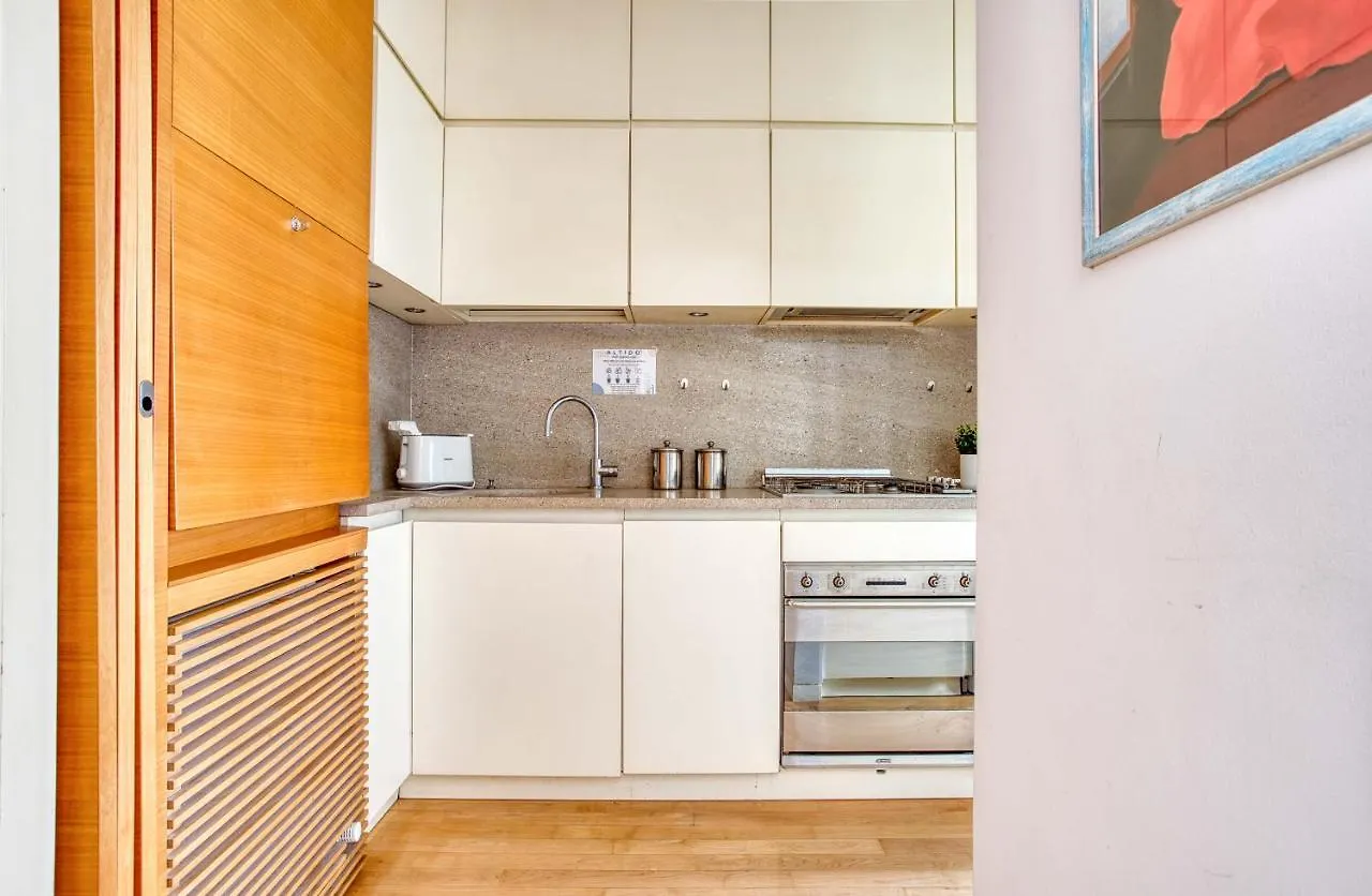 Joivy Vibrant Studio With Balcony Милан Апартаменты