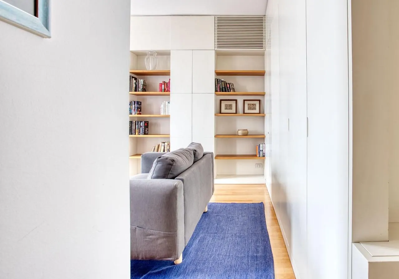 Daire Joivy Vibrant Studio With Balcony Milano
