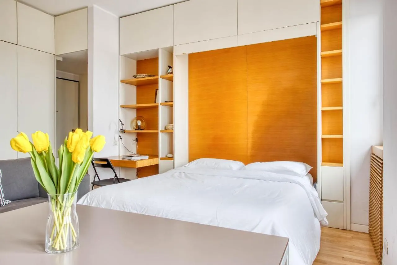Joivy Vibrant Studio With Balcony Milano 0*,