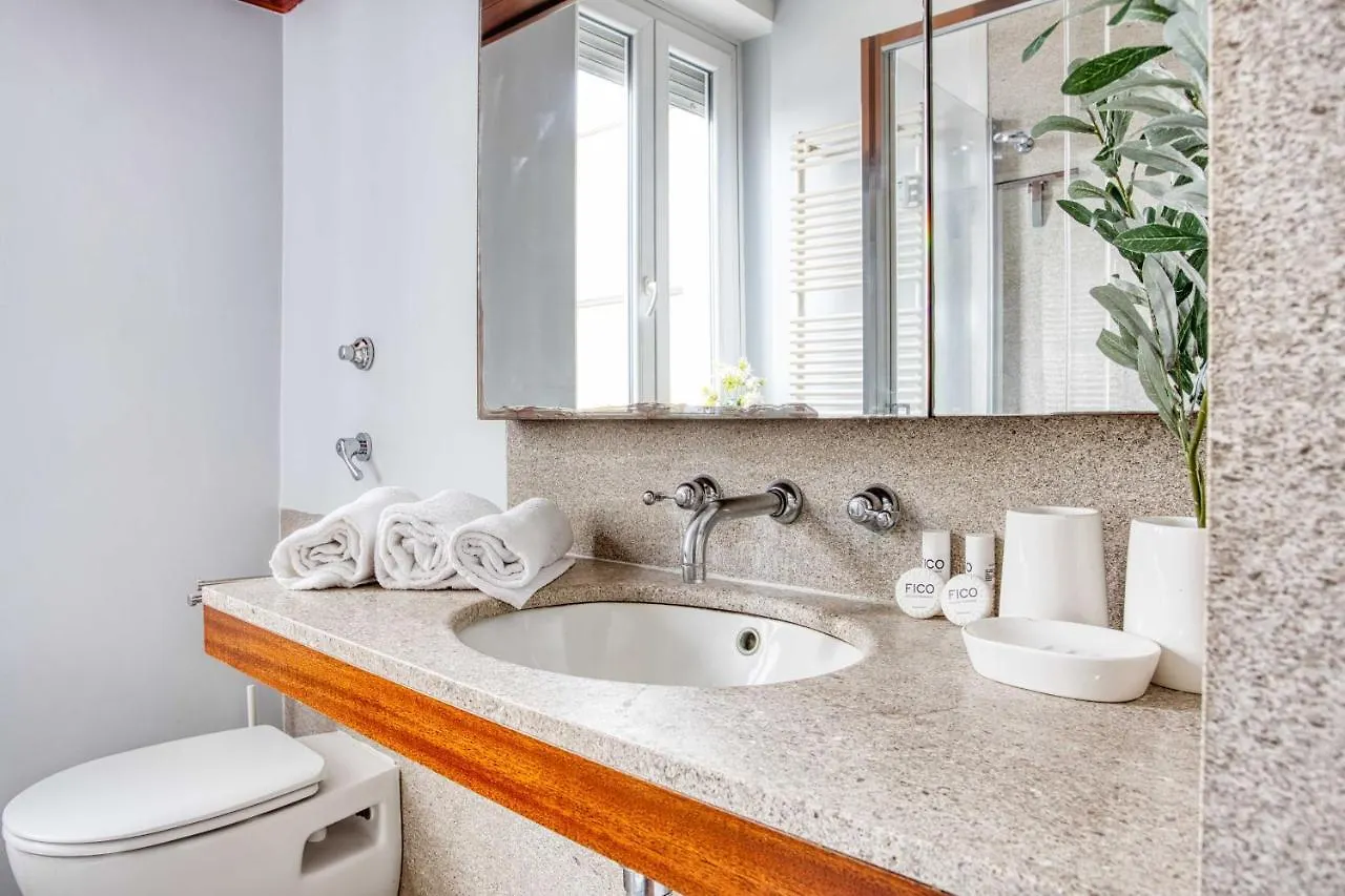 Joivy Vibrant Studio With Balcony Милан