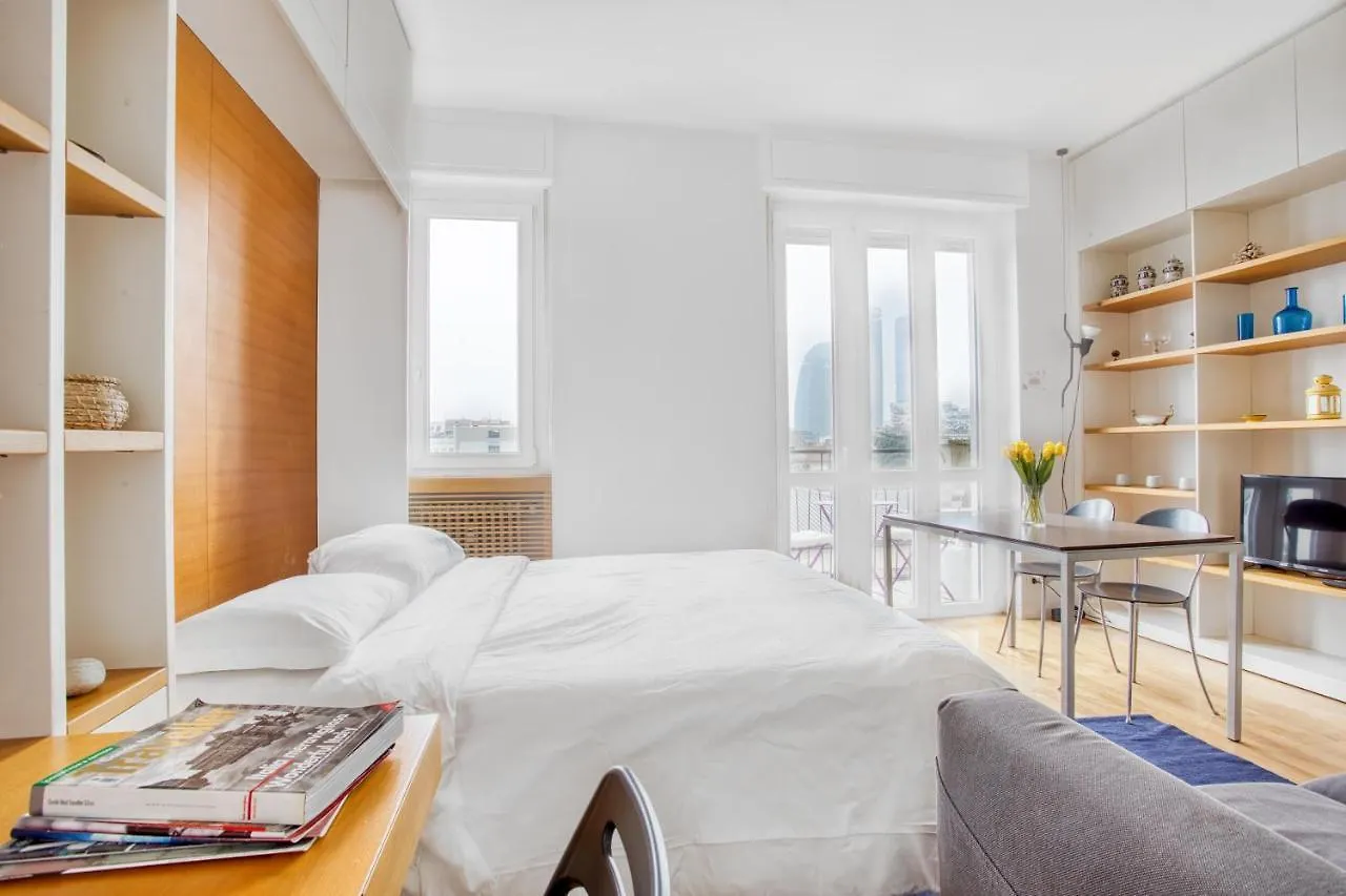 Joivy Vibrant Studio With Balcony Milano 0*,  İtalya