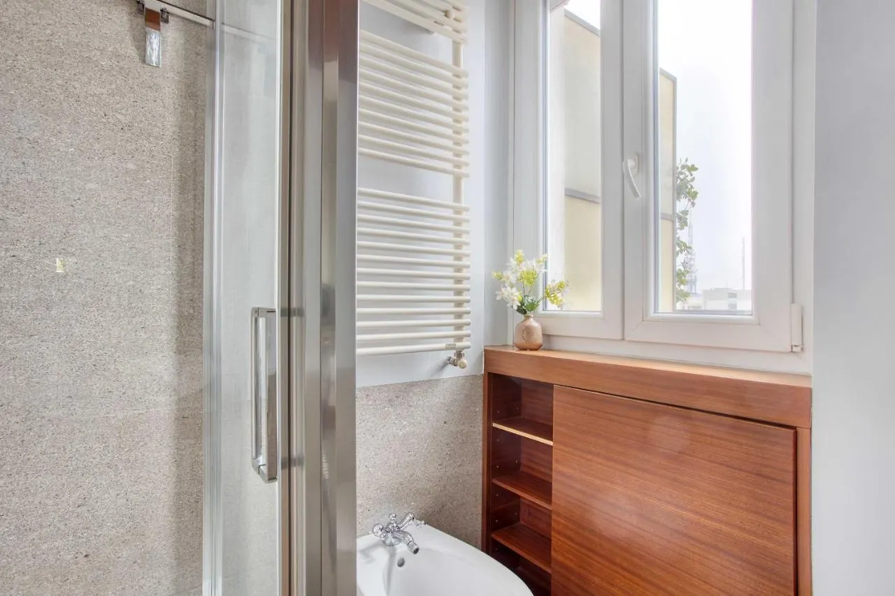 Daire Joivy Vibrant Studio With Balcony Milano
